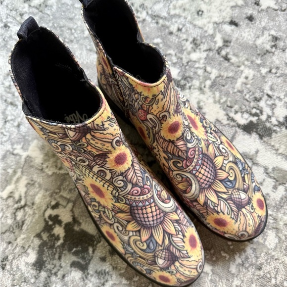 Sunflower Hippie - Picture 2 of 5